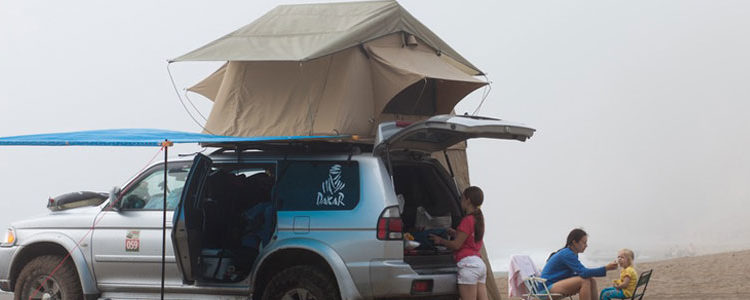 Accessoires pour camping car : installer une tente de toit pour son 4×4